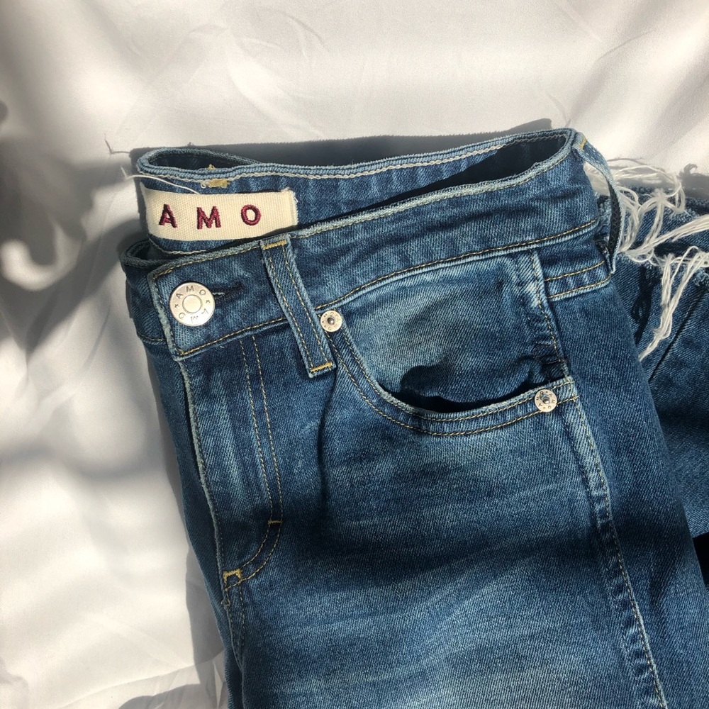 ~AMO kick crop diva bar destroy jeans! 🦋 ~